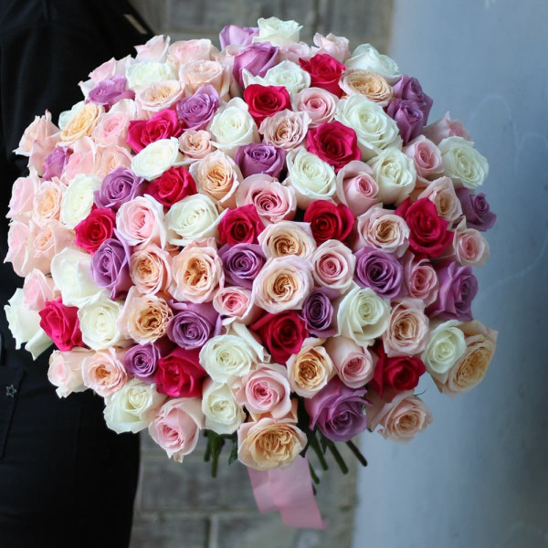 Букет из 71 разноцветной розы