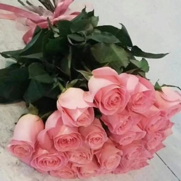Букет из 23 разноцветных роз