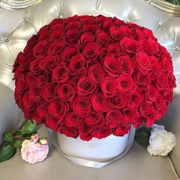 Цветы в коробке «101 красная роза»