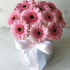 Цветы в коробке «Розовая ромашка»